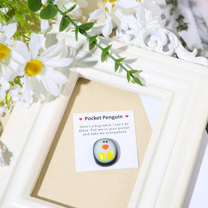TOYMIS Pocket Penguin Hug, Niedlich Glas Eine Kleine Taschen Pinguin Umarmung mit Ermutigend Grußkarte Mini