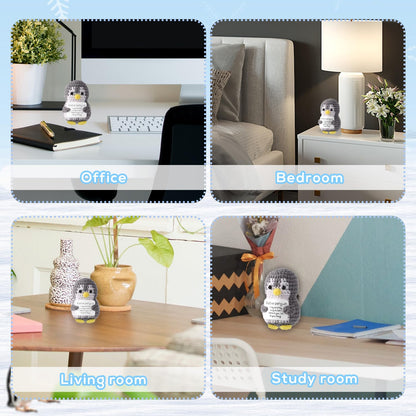 TOYMIS Lustiger Positiver Pinguin, 8cm Mini Süß Geschenke Taschen Dekorationen Puppe Gehäkelter Mit Karte Inspirierend